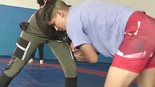 فیلمی از تمرین کشتی زنان در عراق 