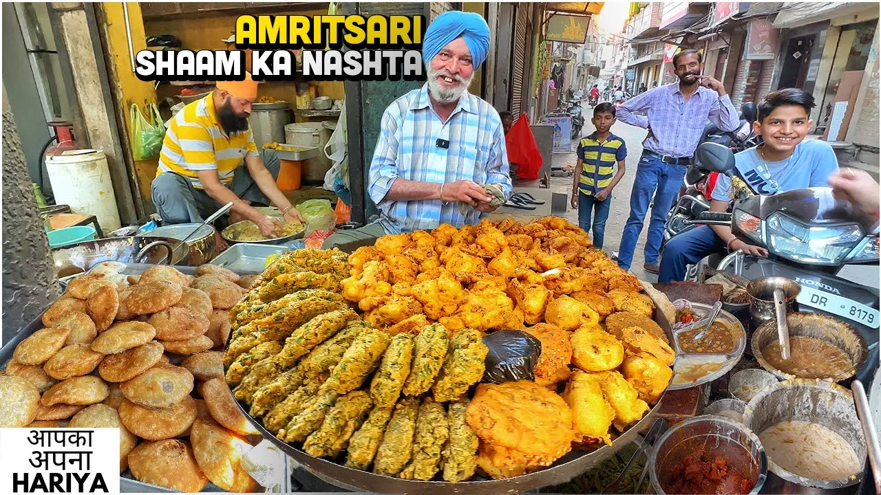 15/- Rs LEVEL 999 Amritsari Street Food India   Amritsari Kulcha, Kadhi Kachori, Black Pakode
