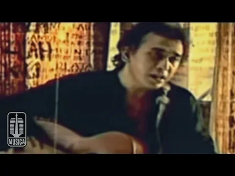 Download MP3 Iwan Fals - Aku Bukan Pilihan (Official Karaoke Video)