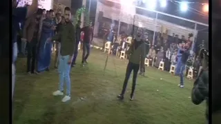 شوف اخو العريس شلون مسلح حرك الجو بل طلقات   لا تنسى الاشتراك بل قناه دندنها