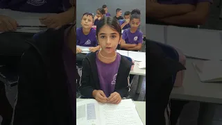 سما المتأل قة في أنشودة لغتي العربية 