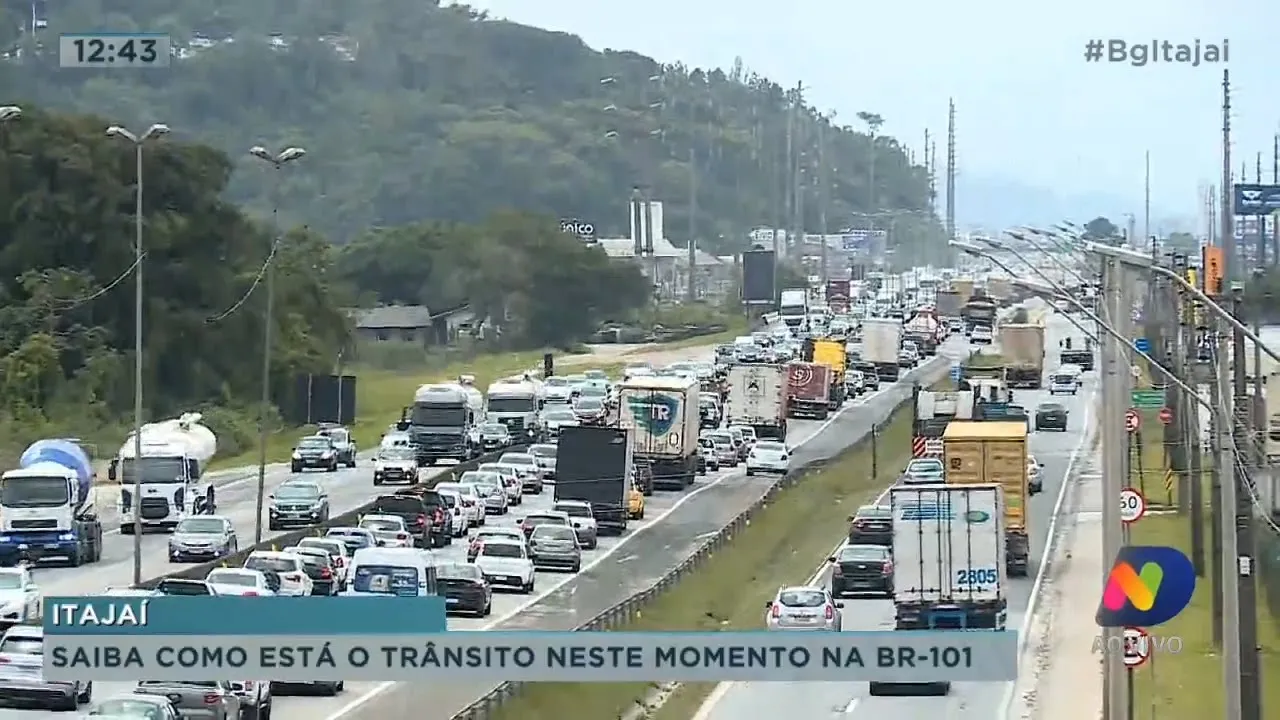 Movimento na BR-101 é intenso na primeira segunda-feira de 2023