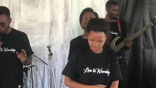 MBINGUNI KUNA WENYE UHAI In LIVE TO WORSHIP EVENT 