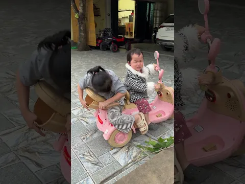 Chị thúi bốc đầu xe