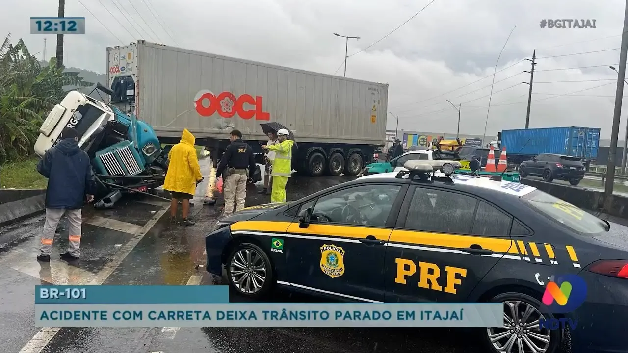 Acidente com carreta na BR-101, inscrições aberta para ambulantes de BC, fraude contra farmácia