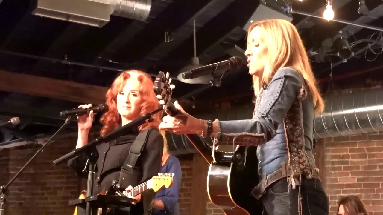 Sheryl Crow Feat Bonnie Raitt - "Strong Enough" - Americanafest 2019 @ Cannery Ballroom - Nashville