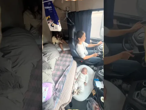 🇨🇳 方向盘在手，俩娃在身后 🇬🇧 A Truck-Driving Mom With Two Kids