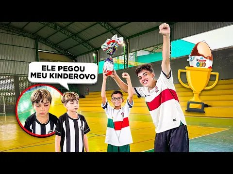 ELE GANHOU O KINDEROVO GIGANTE DO MEU IRMÃOZINHO NA PÁSCOA!!