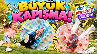 DEV BALONLARA GİRDİK! 😂 BÜYÜK KAPIŞMA BAŞLADI! veya ÇOCUKLAR BİZİ BİRBİRİMİZE ÇARPIŞTIRDI! 😂💥