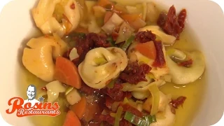 Möhren-Ingwer-Suppe mit bissfestem Gemüse und einem geschmacklichen Ingwer-Kick! Gesund und lecker! . 