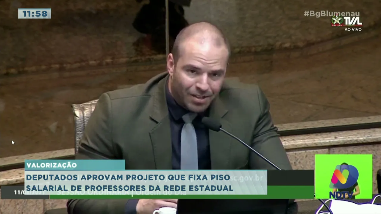 Deputados aprovam projeto que fixa piso salarial de professores da rede estadual em R$ 5 mil