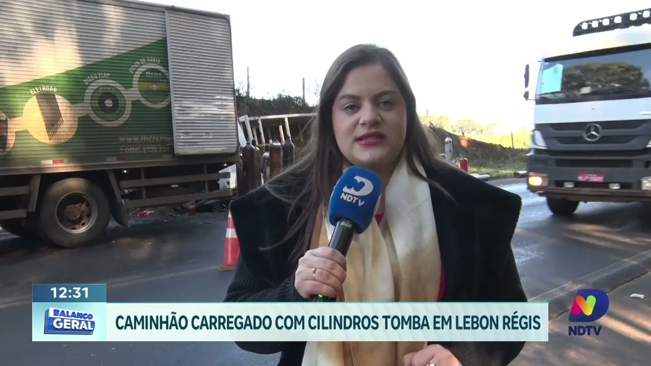 Caminhão com Cilindros de CO2 Tomba na SC-350 em Lebon Régis