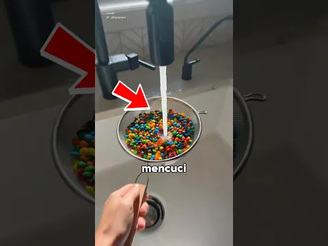 Kenapa Ibu Ini Mencuci Permen Sebelum Dimakan?
