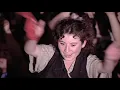 Los Prisioneros - El baile de los que sobran con las Voces del Estadio Nacional (en vivo 2001)