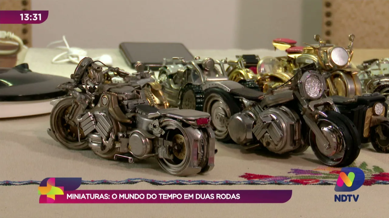 Conheça o trabalho de homem que faz miniaturas de motos com peças de relógios