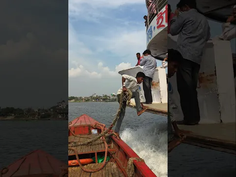 How a boat was tied to a moving ship in a hurry. #shorts #trending #launch