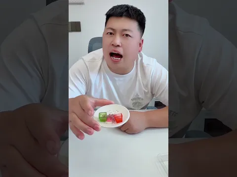 Don’t Eat This Candy the Wrong Way! 😱🍓 Popping Candy Challenge! #funny #gift #viral #comedy