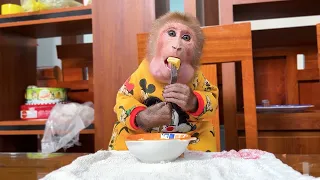 Bibi enjoys the harvested green beans and delicious desserts!