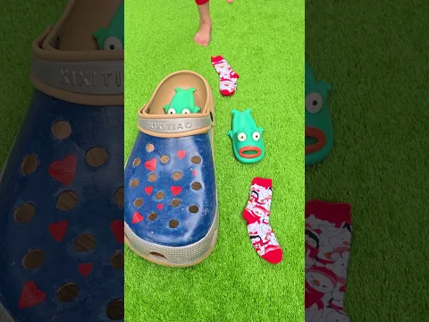 Super cool giant slippers 🦶👀🦶 Christmas stockings 🤶🧦🎄👀 #love #trending #slippers