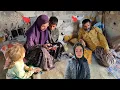 Download Lagu Poor Master in Disabled Conditions, Farahnaz's attempt to rescue Master in the mountains 😭
