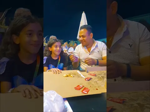 مربم تاكل بيتزا