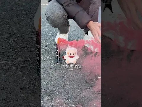 Labubu’yu Duman Dolu Bir Kutuya Hapsedersek Ne Olur ?