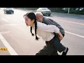 Download Lagu Ông lão bị thương không ai giúp, chỉ cô gái quê cứu ông! Hóa ra ông là đại gia, đời cô thay đổi!