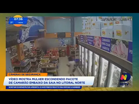 Mulher é flagrada escondendo pacote de camarão embaixo da saia