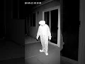 Lagu Quien se viste de payaso en el patio de alguien grabado con cctv  #horror #aterrador #scary