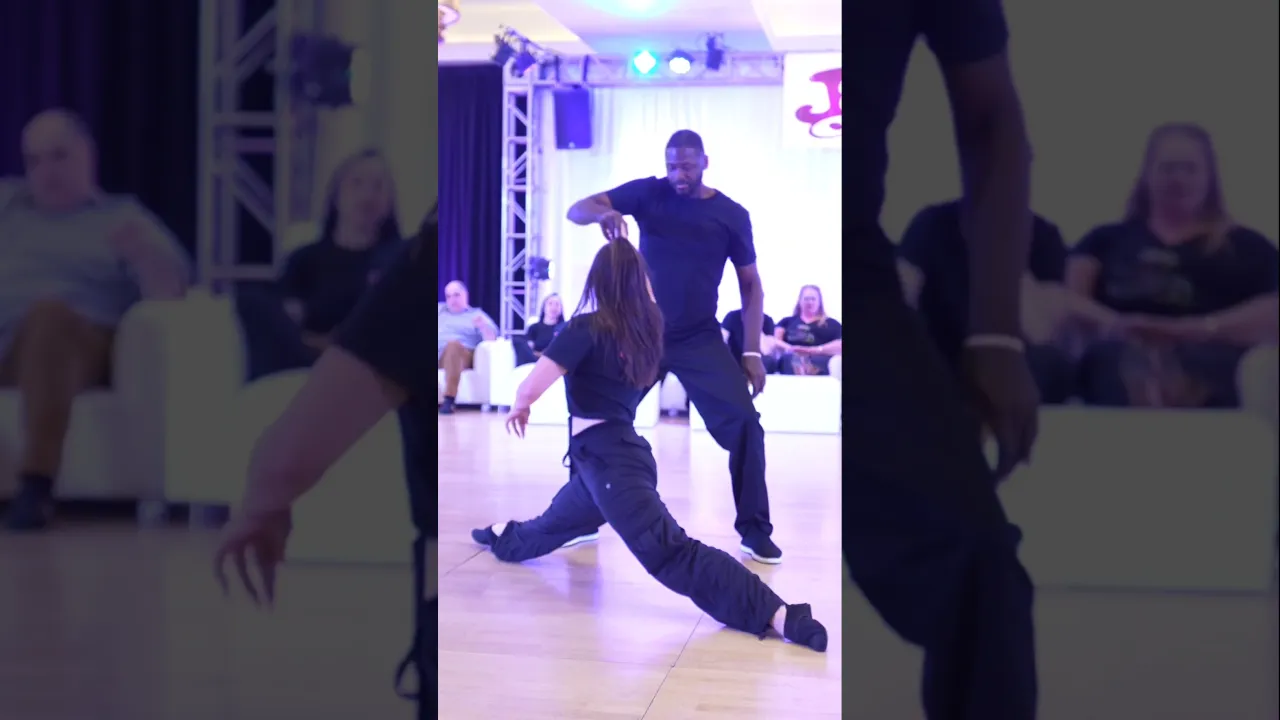 Gotta love a perfectly timed split 😍 #improv #westcoastswing