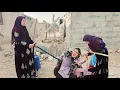 Download Lagu A mother fights a wild woman to protect her children.