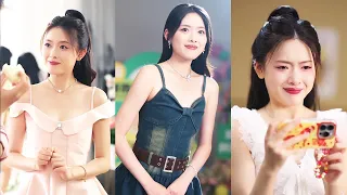 Reborn As A Student I Woke Up To The School Belle Chasing Me And Dragging Me Into Intimate Moments 