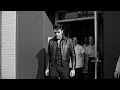 Download Lagu Elvis Presley LEAVES THE STUDIO after being ridiculed — what he says before leaving is ICONIC