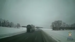 «Нива» попала под большегруз в Азовском районе