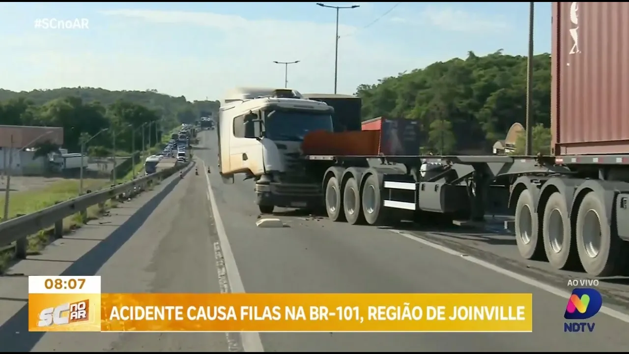 Acidente na BR-101 causa congestionamento na região de Joinville