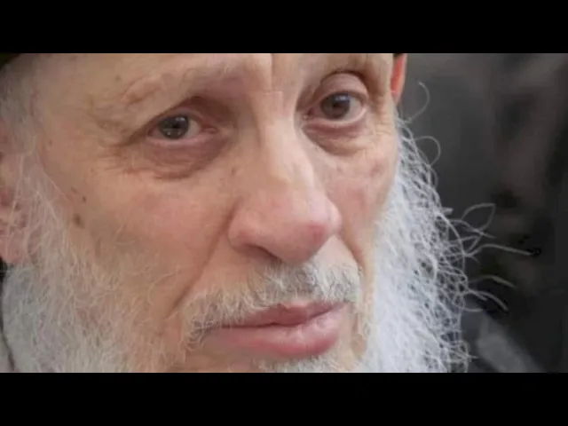 ⁣سماحة السيّد حسين الحكيم (دامت بركاته) بعد أن شكر المعزين:إنّ رحيل الفقيد خسارة كبيرة ولكن نَحنُ ..
