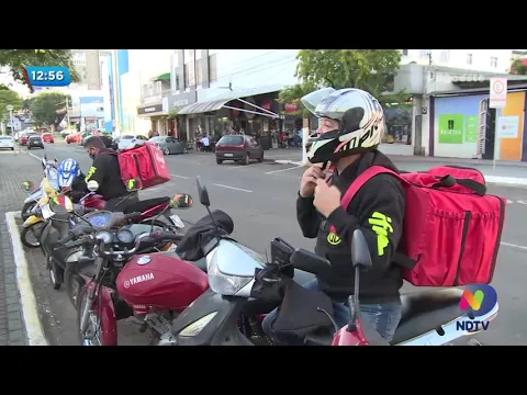 Volta por cima: de churrasqueiro a motoboy, a mudança de profissão que deu certo
