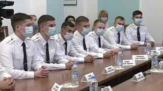 Сегодня Александр Бурков встретился с молодыми офицерами-пограничниками, которые будут служить в Омской области