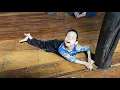 Download Lagu CẬU BÉ 12 TUỔI BỊ LIỆT LĂN NHẴN HẾT CẢ SÀN NHÀ NGHÈO