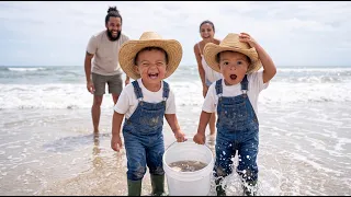 os menino igual na praia