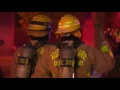 Flames tear through apartment complex