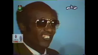 الأستاذ الفنان نحمد الأمين بتتعلم من الأيام تسجيل قديم 