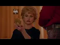 Video di Olivia de Havilland talks about her sister Joan Fontaine - "Feud" 