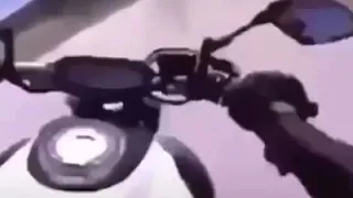 سلام عليكم وعليكم السلام أقوى ضحك   حتى الموت تعيد أكثر من مرة دندنها