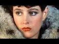 Download Lagu Wat is er in godsnaam met Sean Young gebeurd?