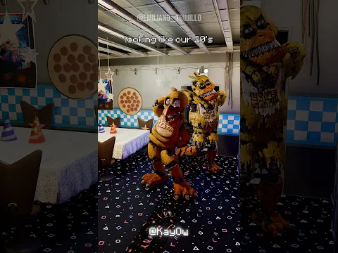 SOY CUARENTONA.. #fnaf #fandub #animation #toychica #shorts #memes #fnafmemes
