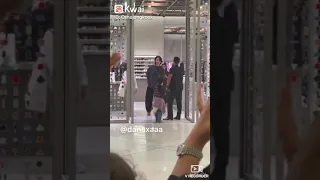 جونغكوك يقترب من بنت مسلمة و يفاجئها في قطر  يا حظها                        جونغكوك دندنها