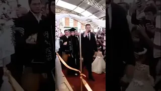 لحظة دخول الرئيس أحمد الشرع وعقيلته لطيفة الدروبي حفل تكريم جامعة ادلب سوريا اليوم مشاهير ترند 