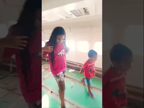 Dentro do avião que o  Leozinho e emily vick gravou