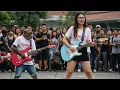 Download Lagu Monkey Playing Guitar in English Town Square Goes Viral | Dangdut Koplo Melody